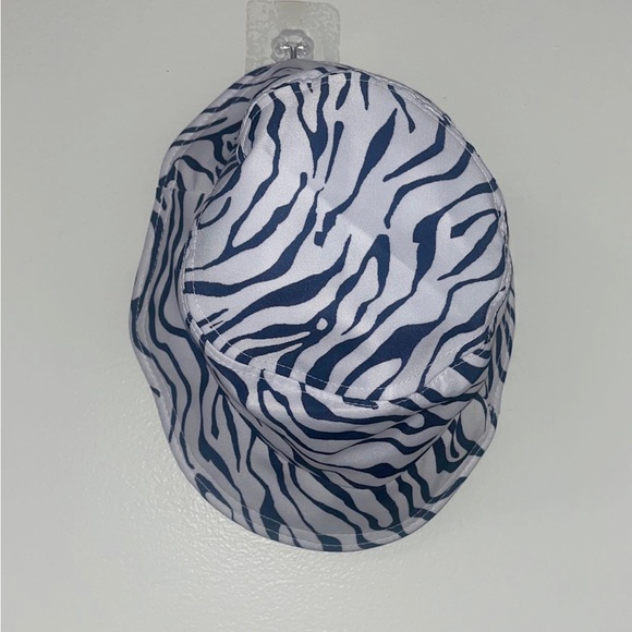 Zebra Pattern Bucket Hat - Picture 3 of 4